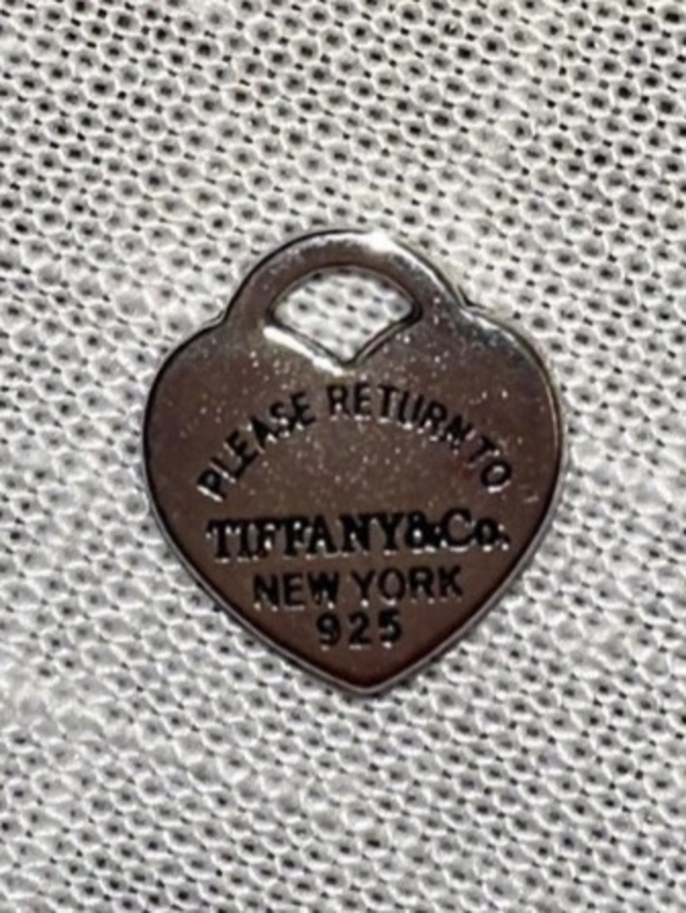 Tiffany & Co. Return to Tiffany Heart Tag Charm. Silver Heart Charm - Picture 7 of 7